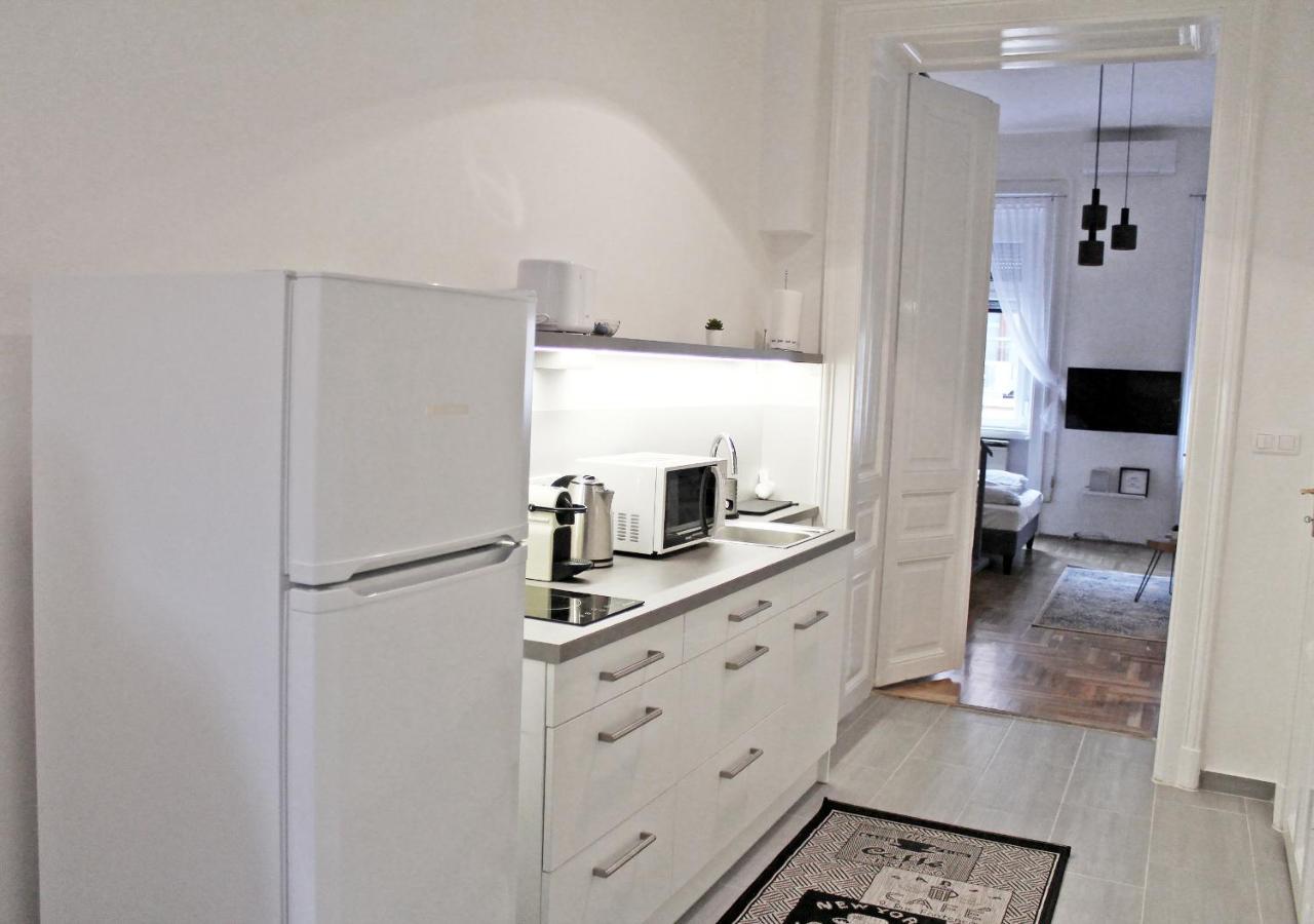Luxury New Apartment With Gallery At Dob Street Nearby Gozsdu Court Budapest Esterno foto