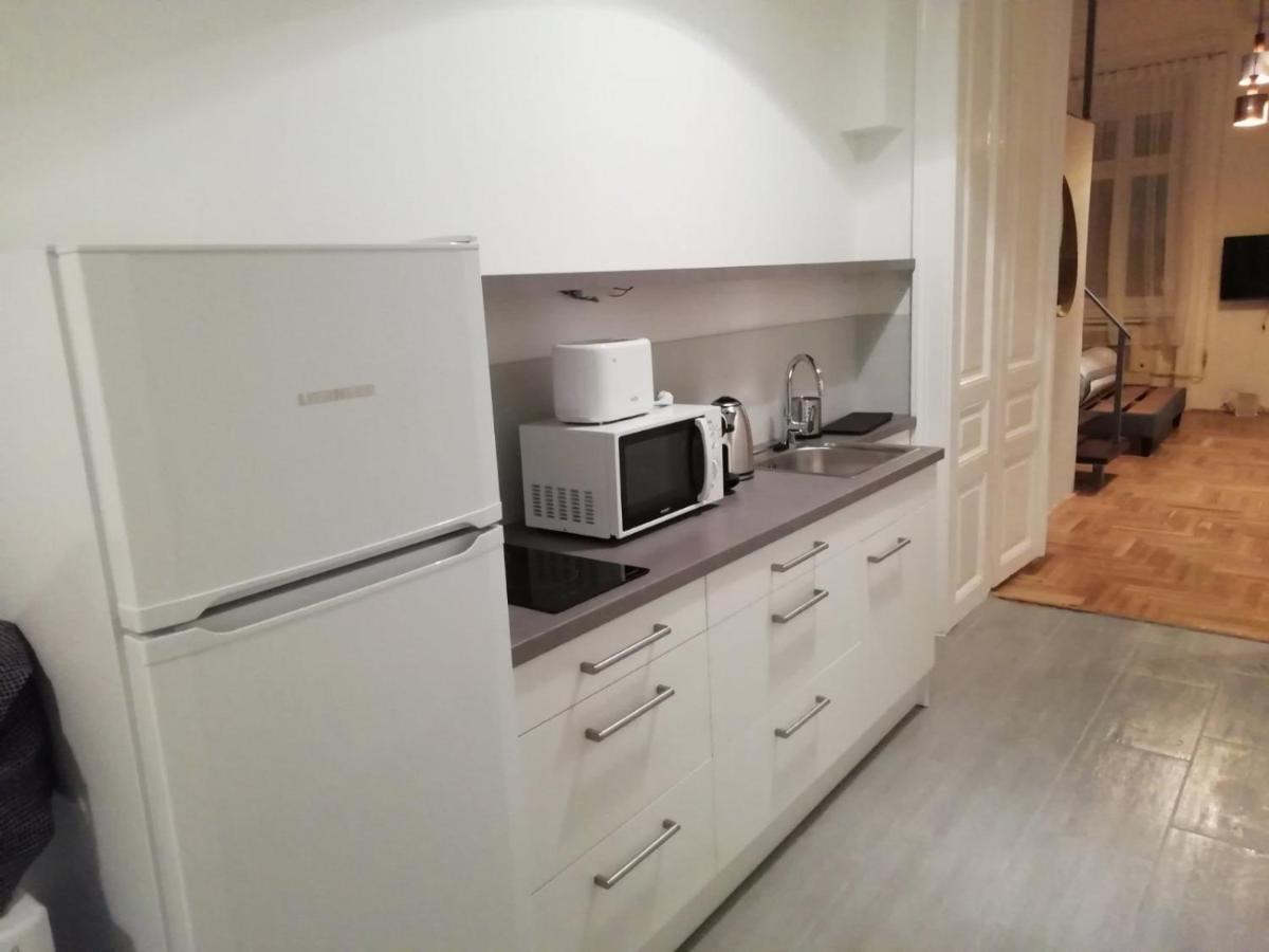 Luxury New Apartment With Gallery At Dob Street Nearby Gozsdu Court Budapest Esterno foto